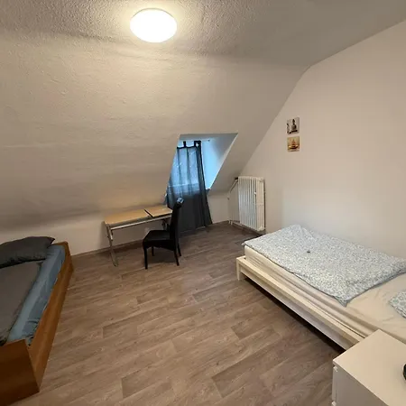 Einzelzimmer Mit 2 Betten& Gemeinschaftsbad Accommodatie bij particulieren *