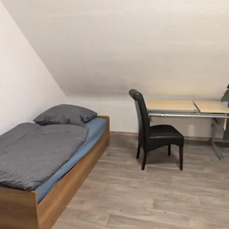 Einzelzimmer Mit 2 Betten& Gemeinschaftsbad Accommodatie bij particulieren Karlsruhe