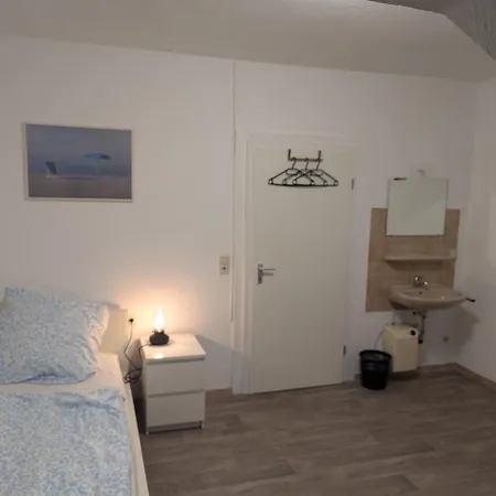 Einzelzimmer Mit 2 Betten& Gemeinschaftsbad